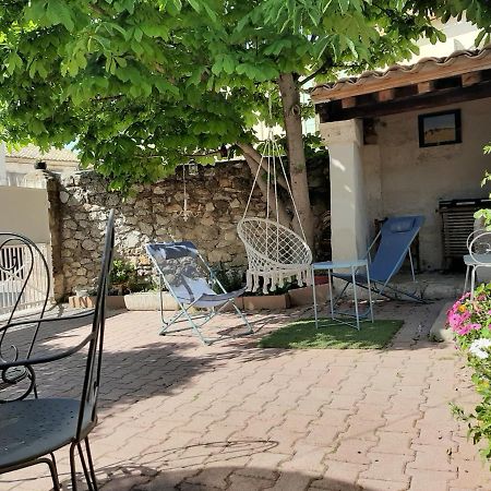 La capucinette à l’ombre du marronnier Maussane les Alpilles Exterior foto