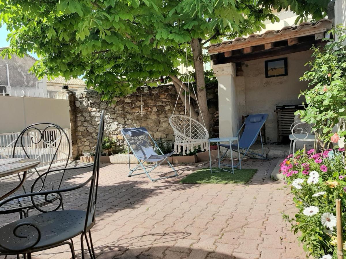 La capucinette à l’ombre du marronnier Maussane les Alpilles Exterior foto