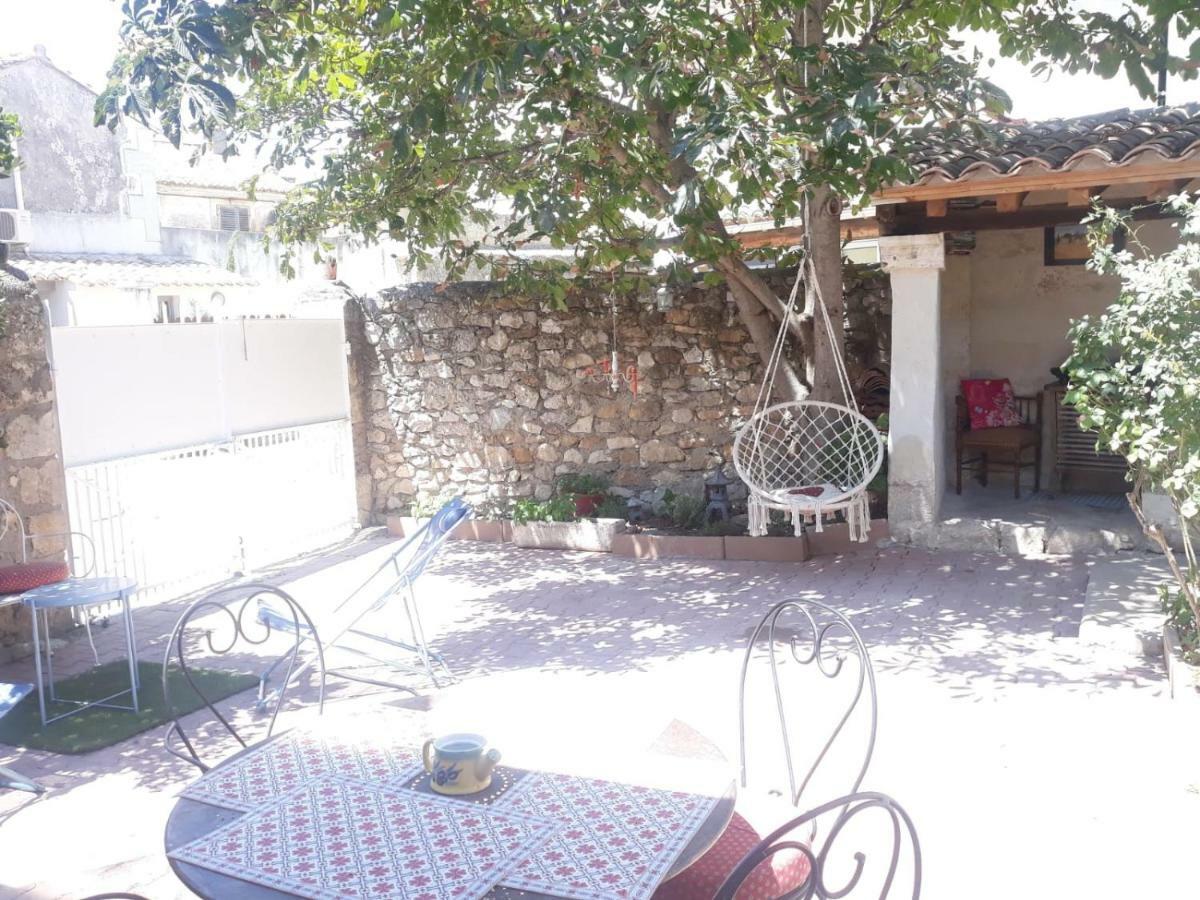 La capucinette à l’ombre du marronnier Maussane les Alpilles Exterior foto